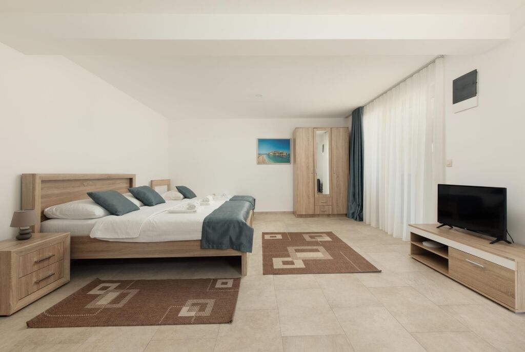 Свети-Стефан: Apartments Jovan