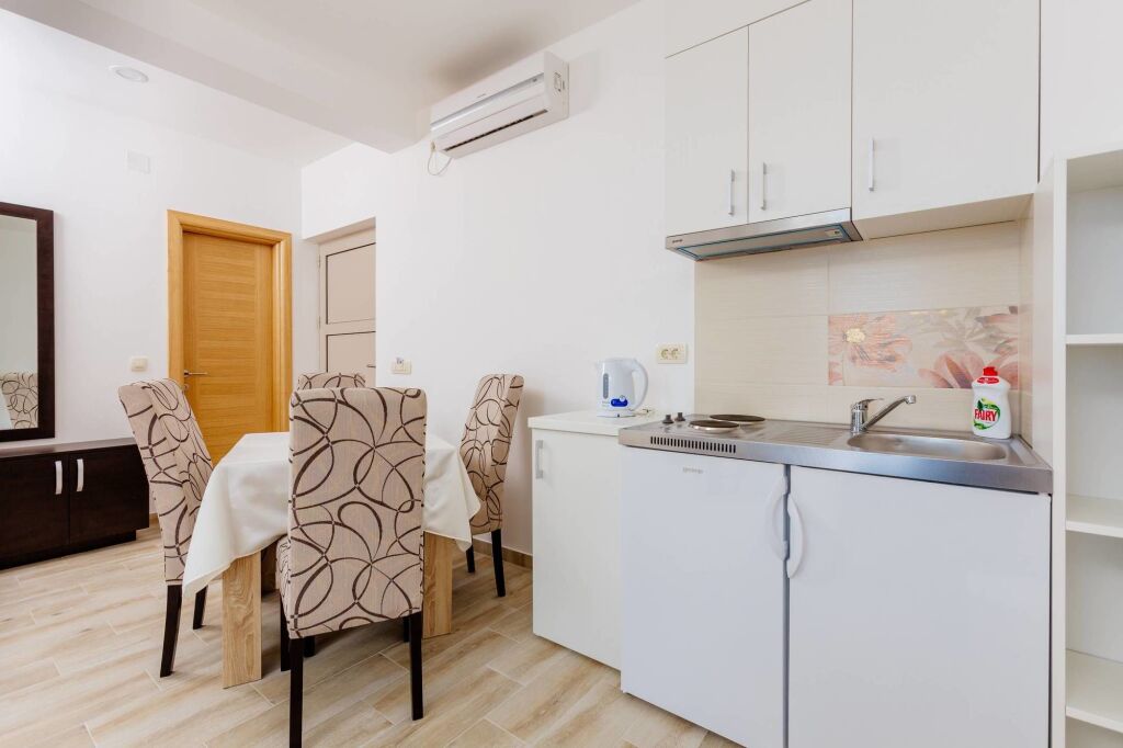 Свети-Стефан: Apartments Jovan