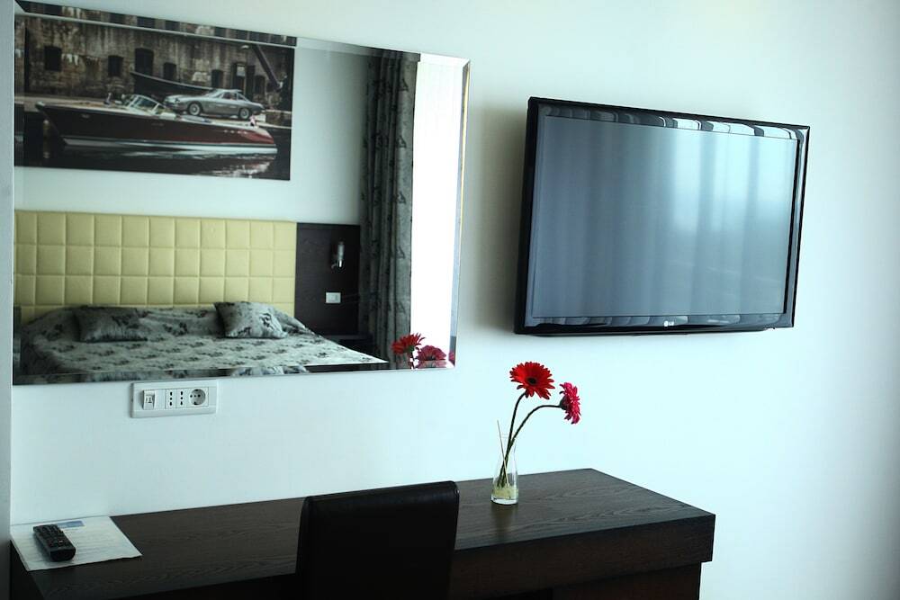 Будва: Sky View Luxury Apartments