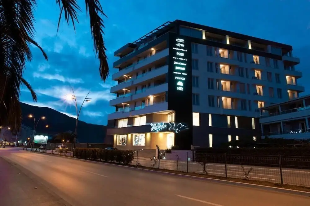 Будва: Sky View Luxury Apartments