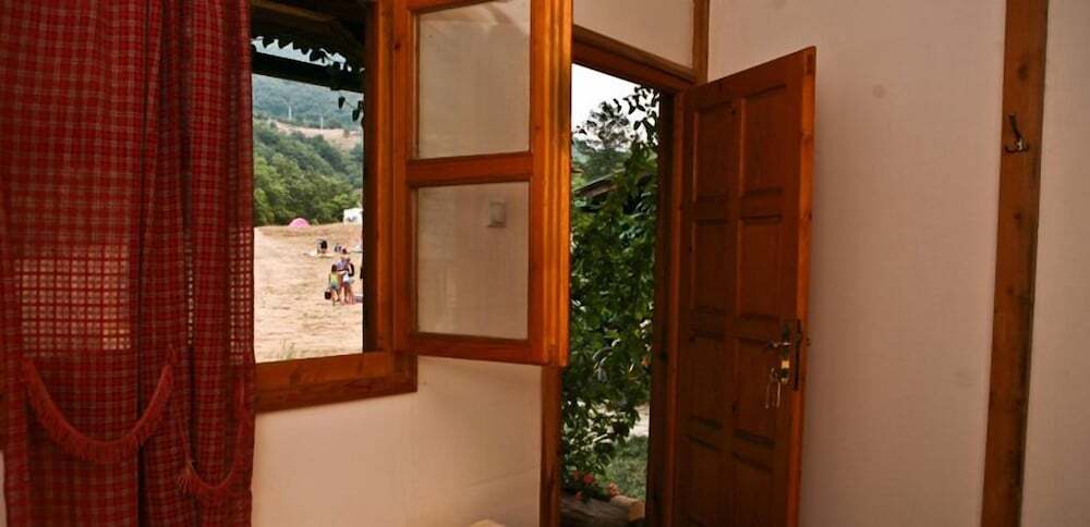 Плужине: Grab Ethno Village and Camp