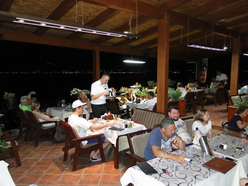 Крашичи: Hotel Anderba