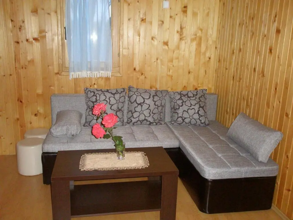 Бусат: Apartments Aura