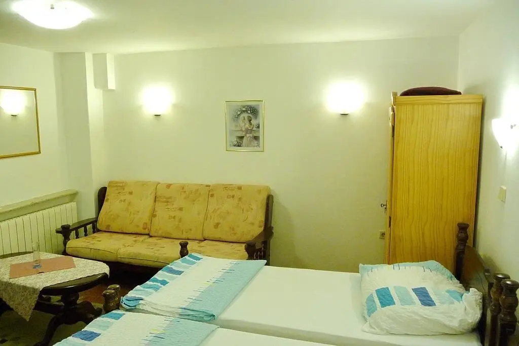 Свети-Стефан: Apartments Sana