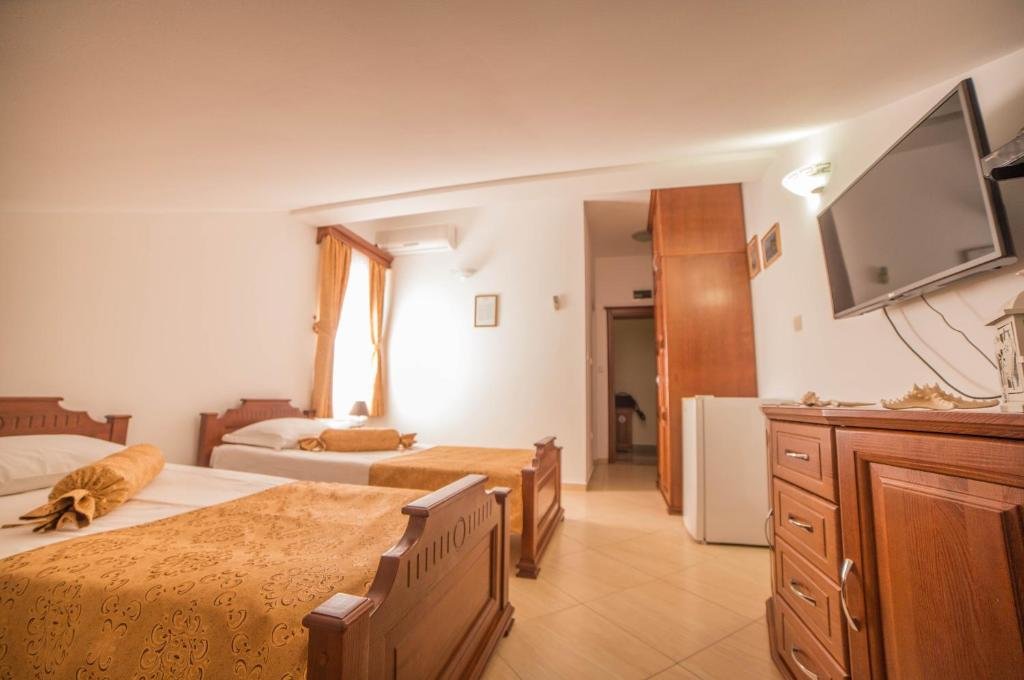 Баошичи: Hotel Fiammanti