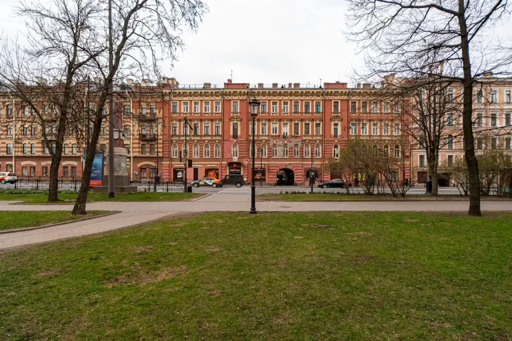 Санкт-Петербург: Меблированные комнаты Ринальди на Московском 18