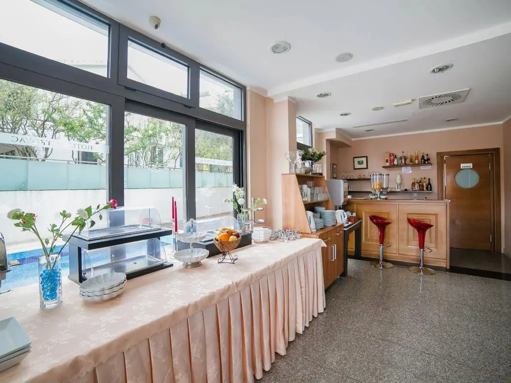 Петровац: Hotel Petrovac