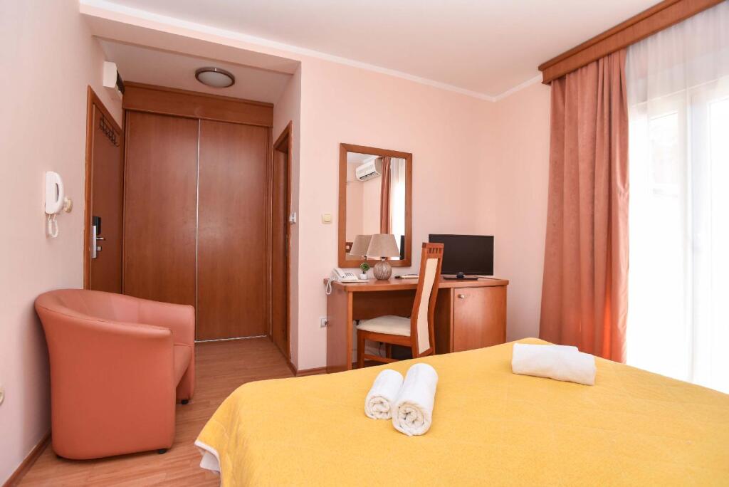 Будва: Hotel Mena