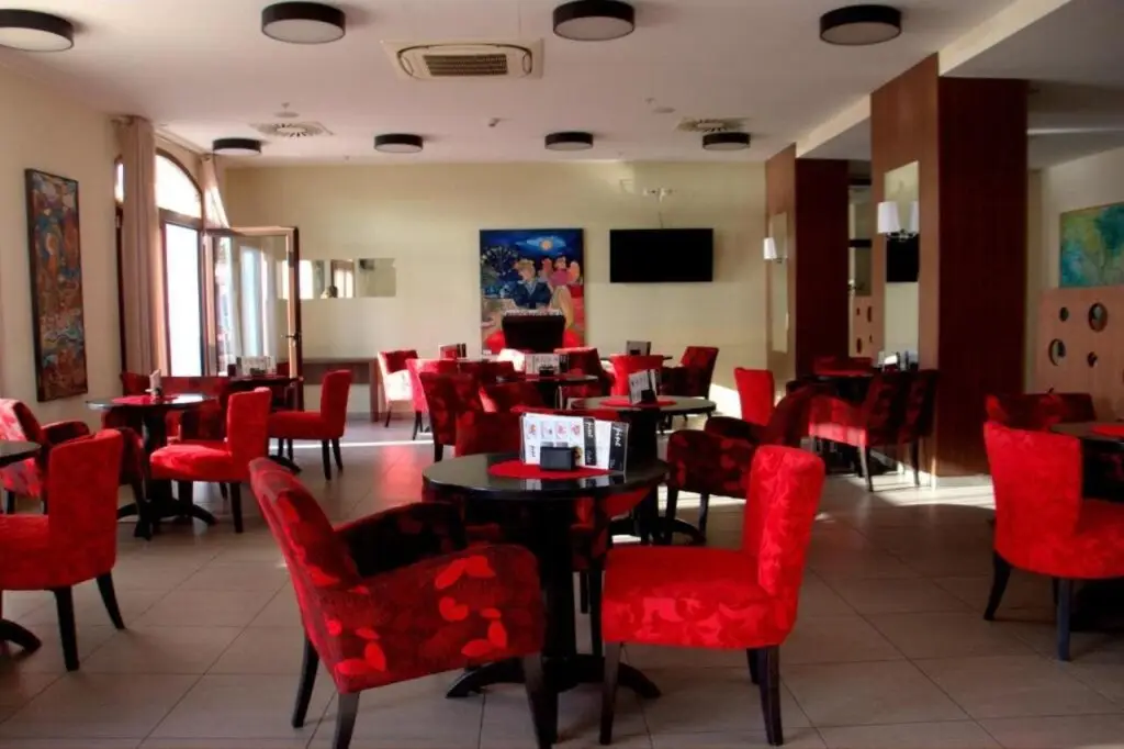 Тиват: Hotel Pine