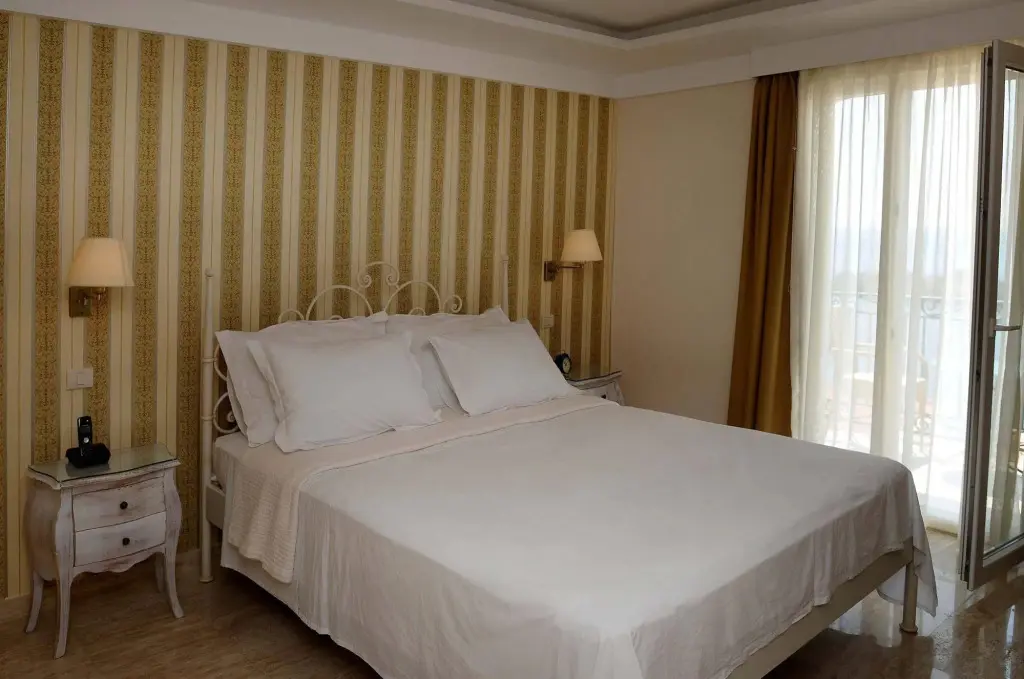 Свети-Стефан: Hotel Azimut