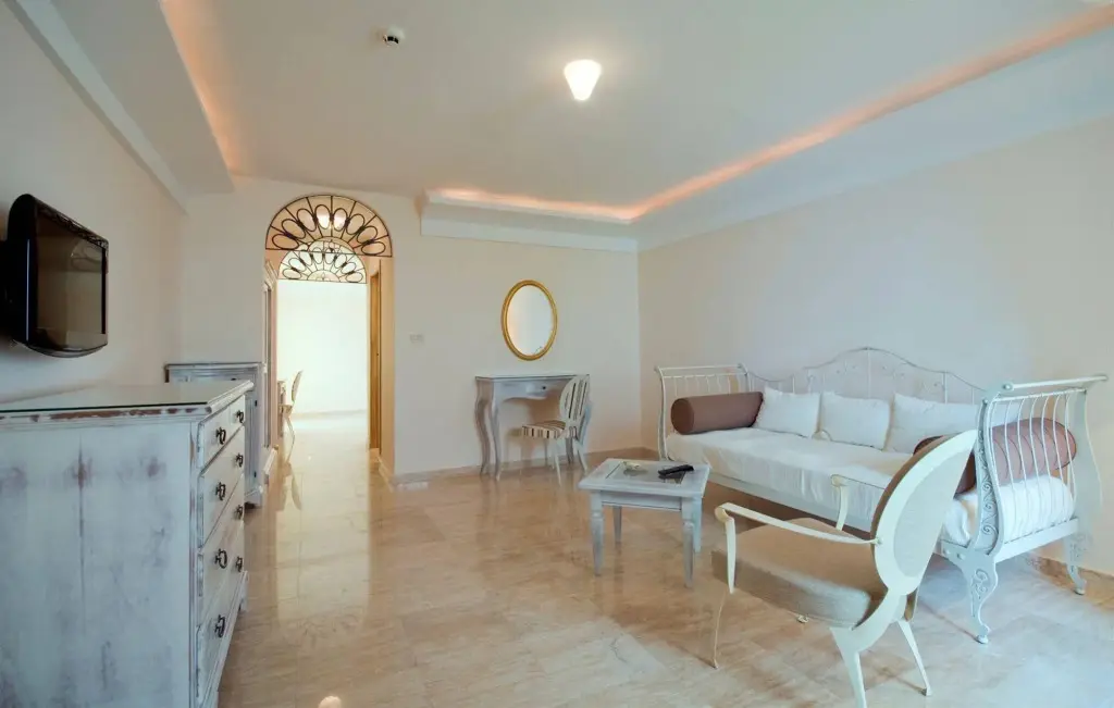 Свети-Стефан: Hotel Azimut