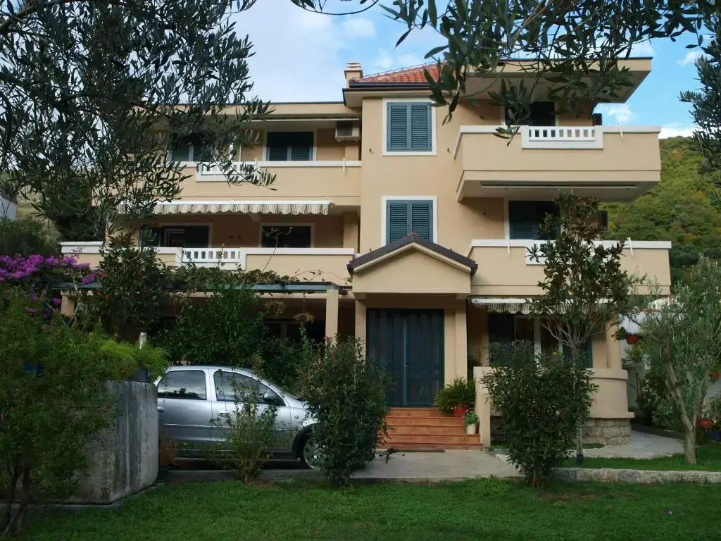 Петровац: Apartments Laništa Dragović