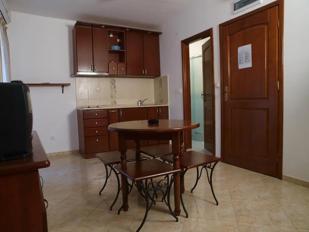 Петровац: Apartments Dragovic