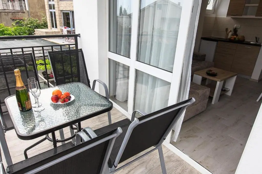 Бар: Apartments Saric