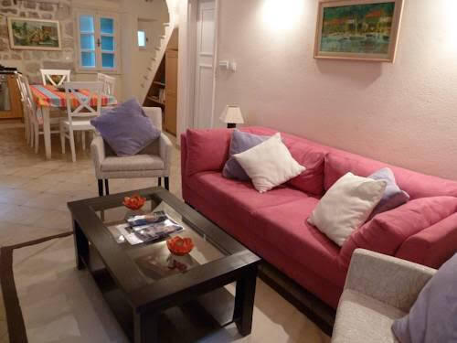 Доброта: Bastion Apartment