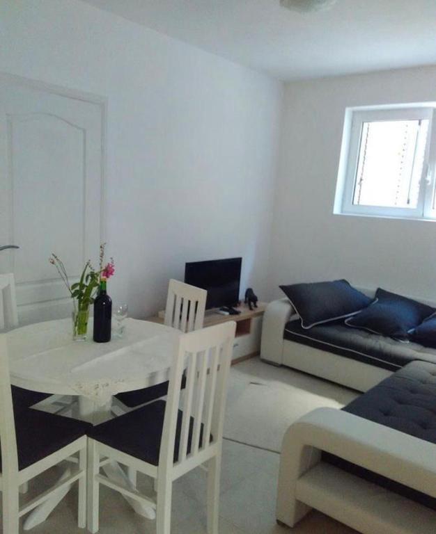 Деновичи: Apartments Savić