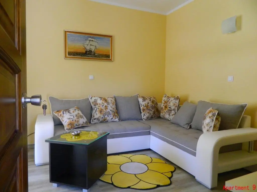 Бусат: President Bungalows and Apartments