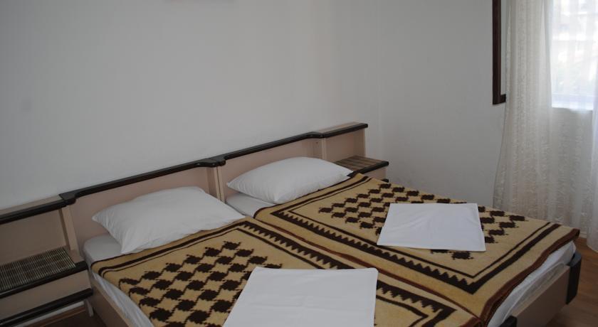 Свети-Стефан: Apartments Sorele Sanković