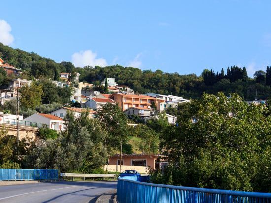 Сутоморе: Apartments Sergej