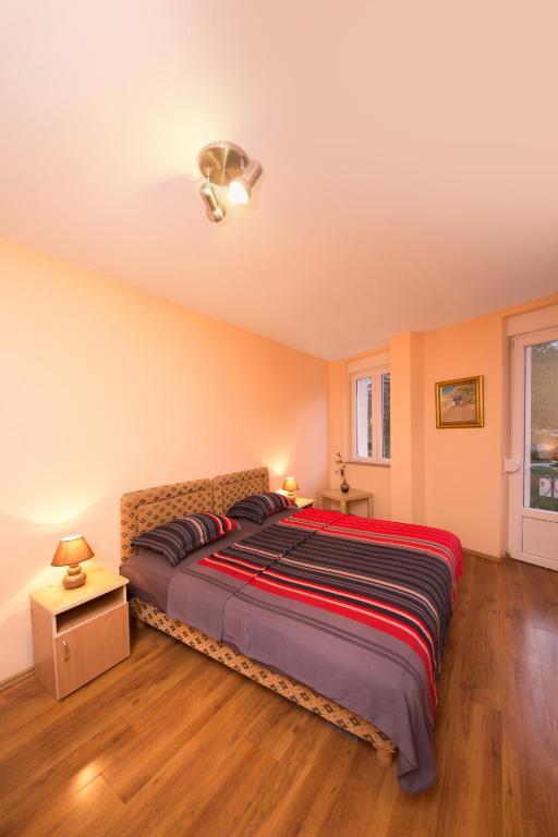 Цетине: Apartments Bokan