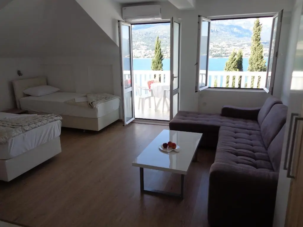 Деновичи: Larissa Sunrise Apartment