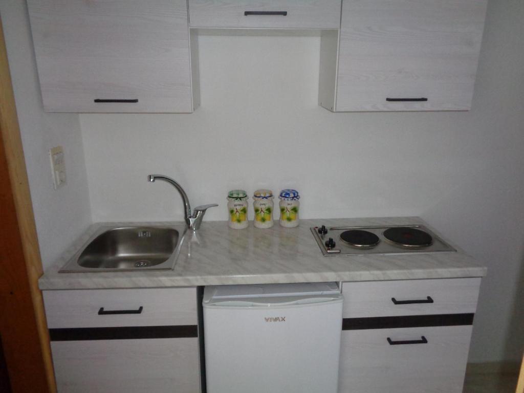 Деновичи: Larissa Sunrise Apartment