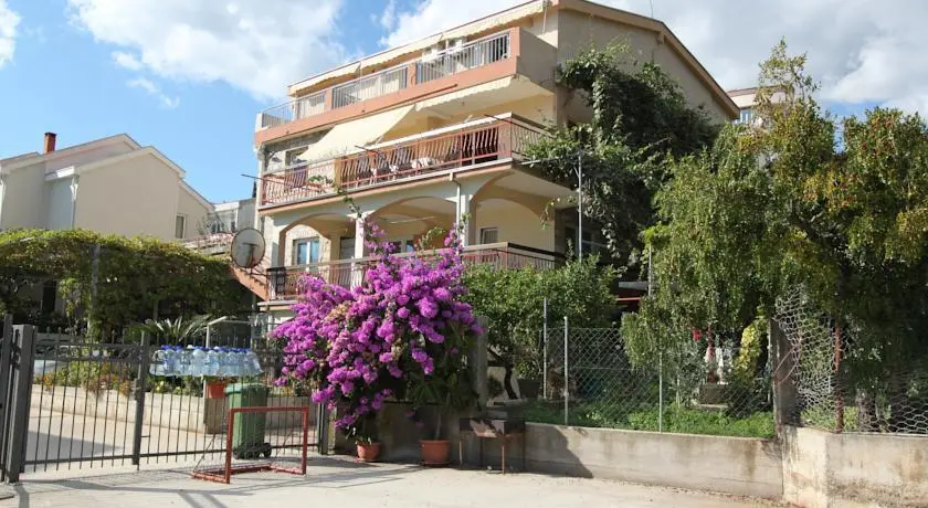Бечичи: Apartments Andrija