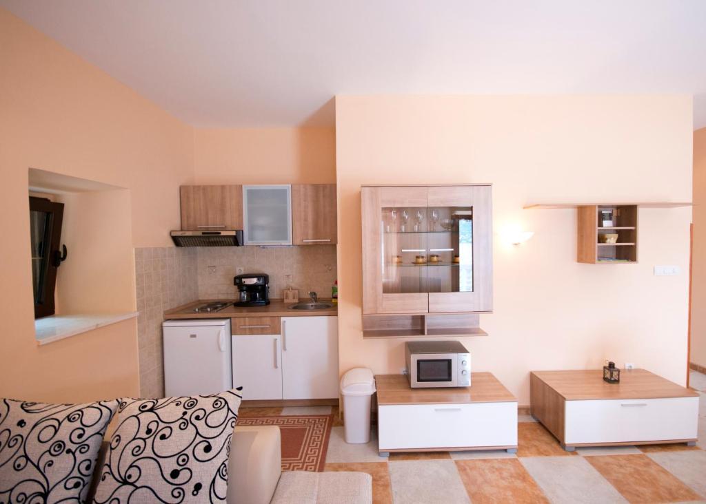 Доброта: Apartments Radonicic