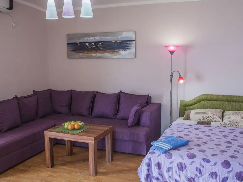 Бусат: Axenia Hotel