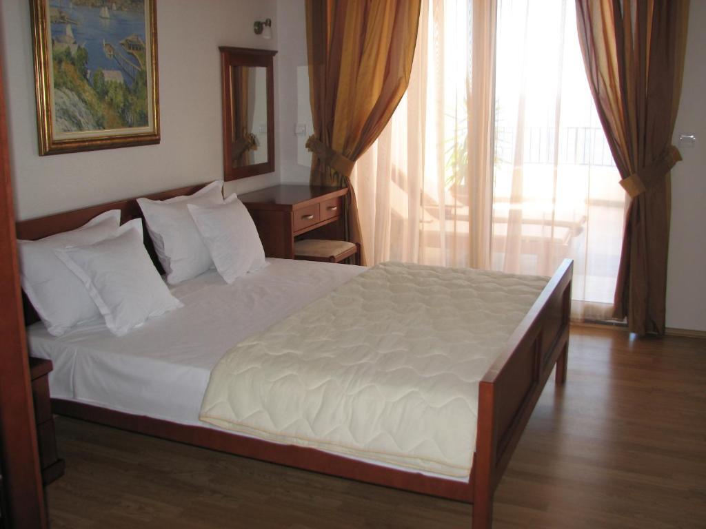 Свети-Стефан: Apartments Leut
