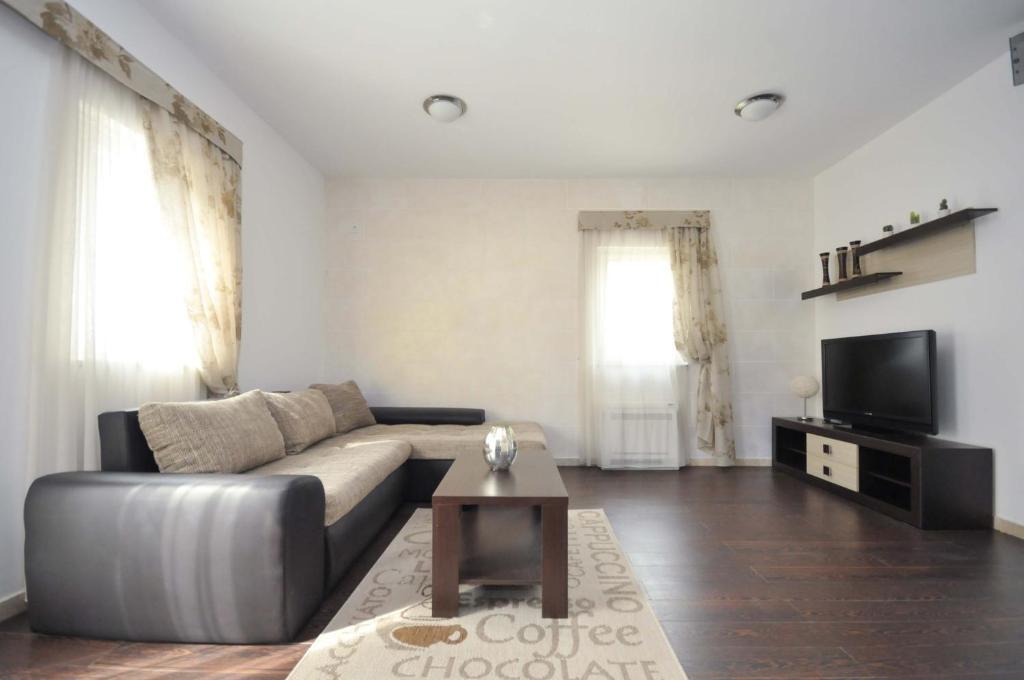 Петровац: Seaside Apartments Petrovac