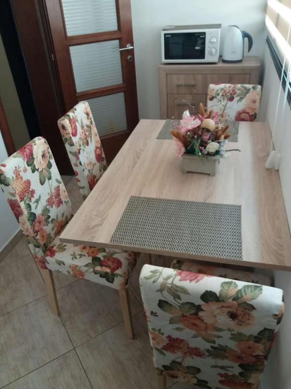 Свети-Стефан: Apartments Orfej
