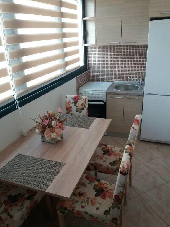 Свети-Стефан: Apartments Orfej