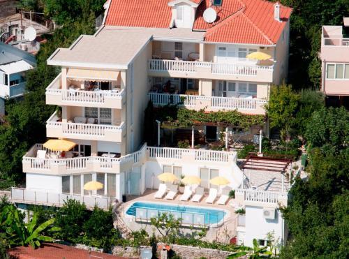 Херцег-Нови: Villa Tenžera