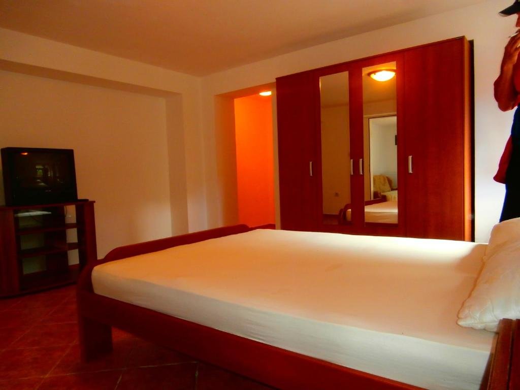 Доброта: Apartments Pejanović