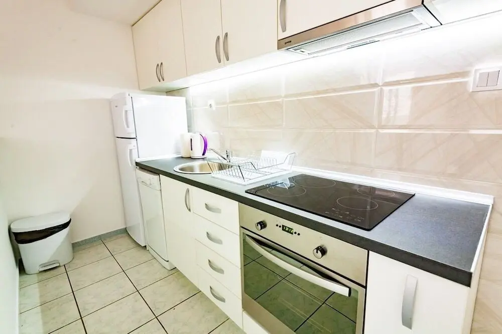 Свети-Стефан: Apartments Adriatic