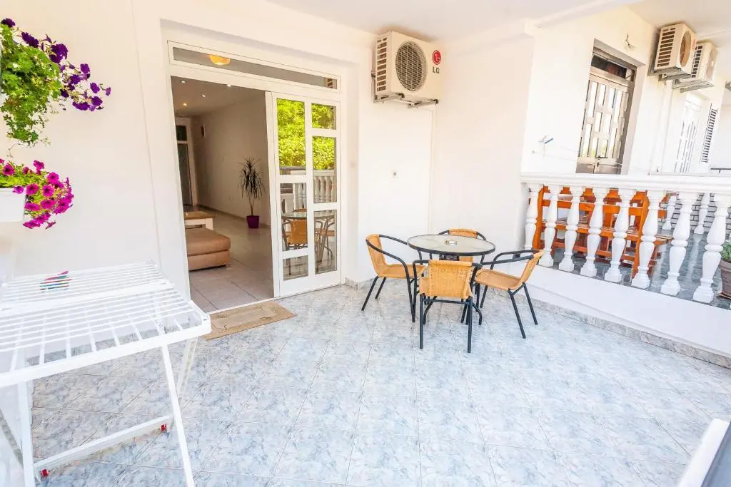 Свети-Стефан: Apartments Adriatic
