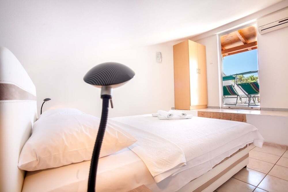 Свети-Стефан: Apartments Adriatic