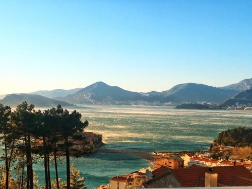 Свети-Стефан: Apartments Adriatic