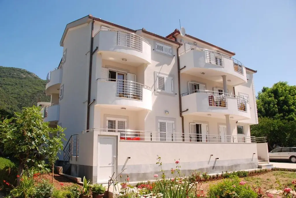 Деновичи: Apartments Dakic
