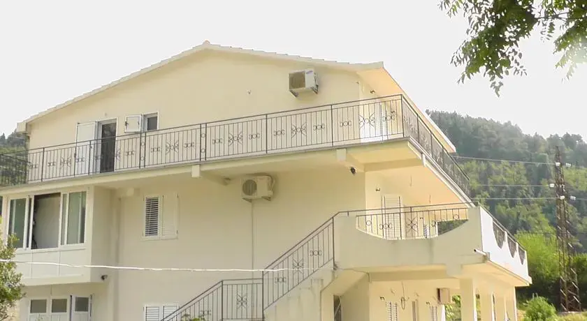Деновичи: Hajdana Apartments