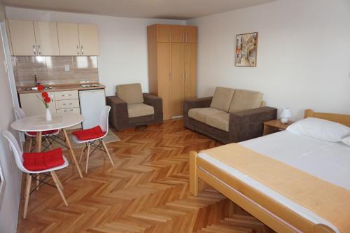 Петровац: Apartments & Room Krš Medinski