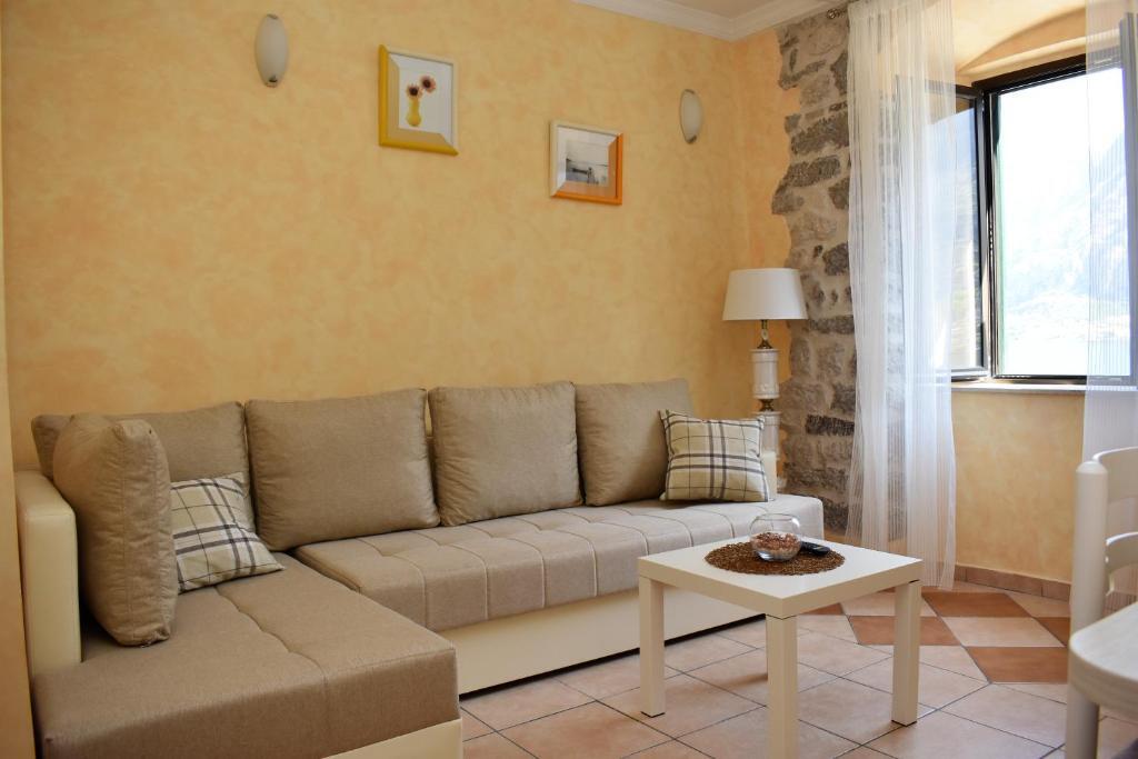 Доброта: Lanterna Apartments