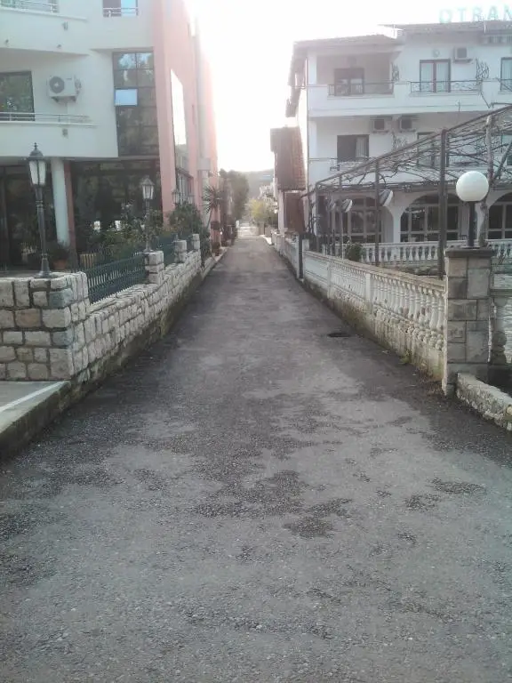 Ульцинь: Apartmani Dado