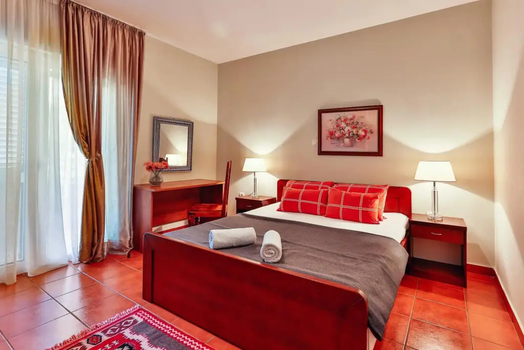 Бусат: Apartments Misko