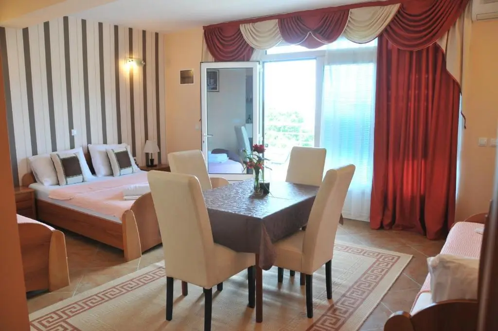 Ульцинь: Apartments Nikić