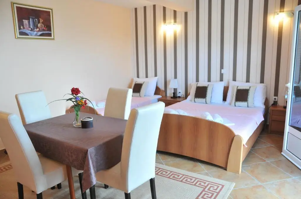 Ульцинь: Apartments Nikić