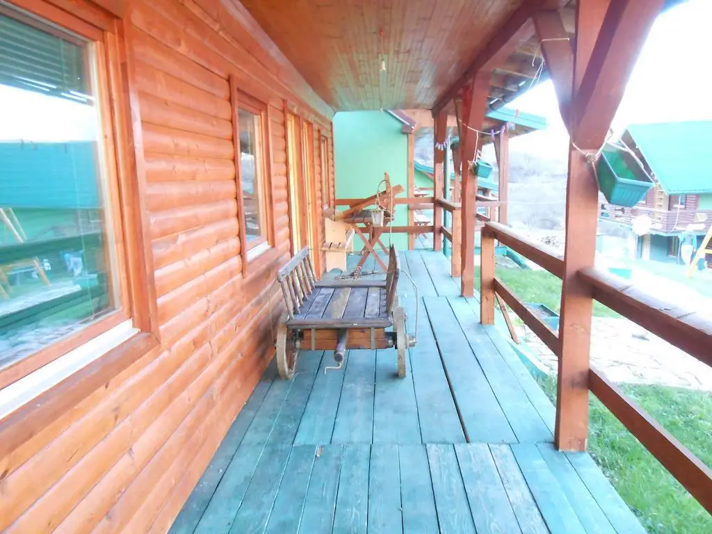 Плужине: Rafting Camp Green Tara