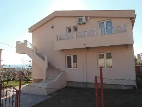 Бар: Holiday Home Malic