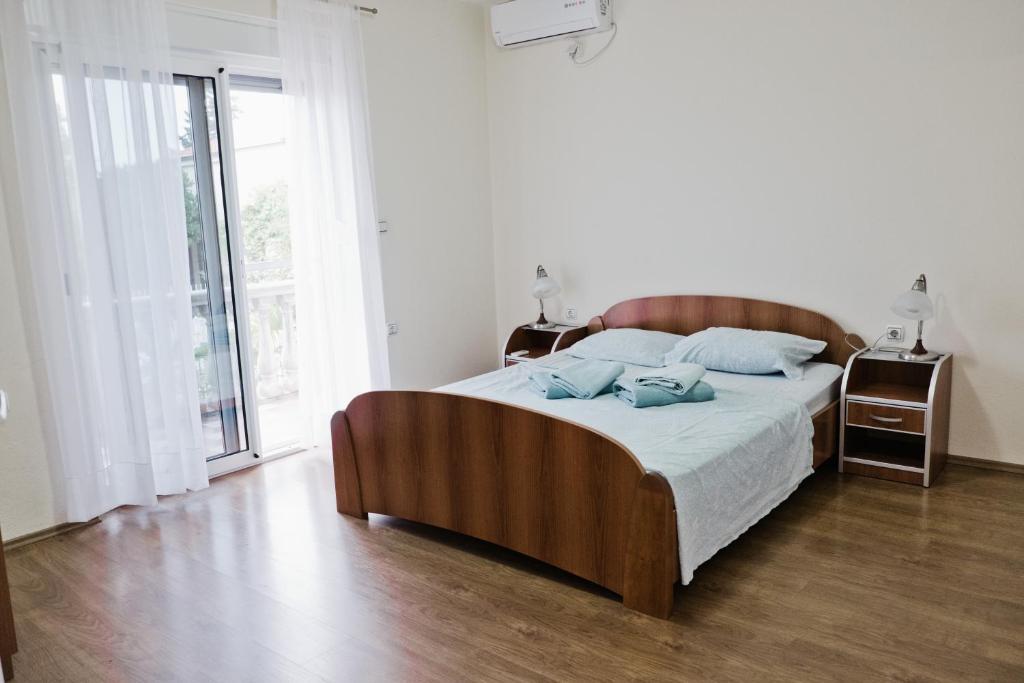 Бусат: Apartments Klara